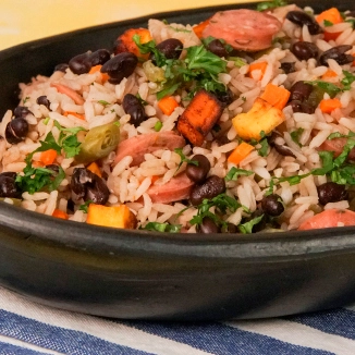 Arroz con chorizo y frijol